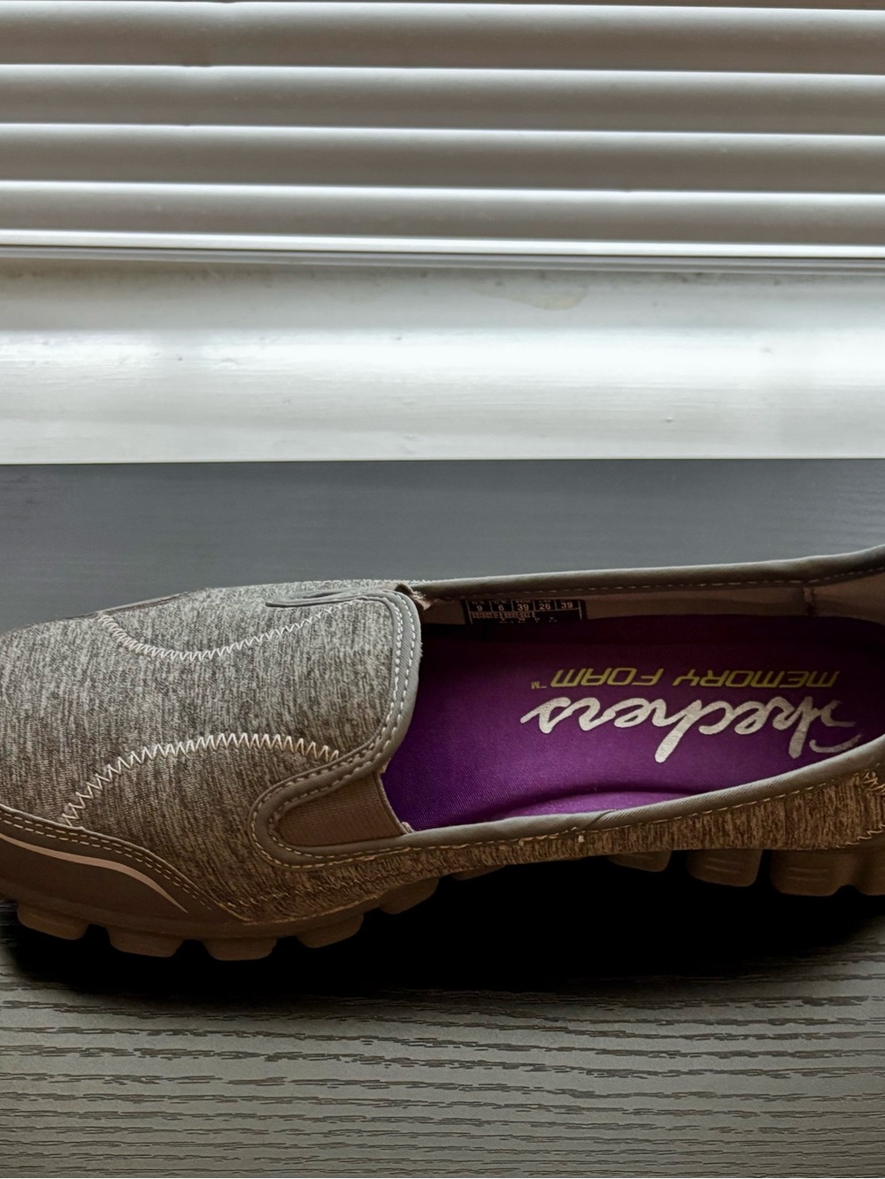 Skechers Women's Gray Slip-On Memory Foam Sneaker with Purple Insole Used Size 9 - Picture 13 of 16
